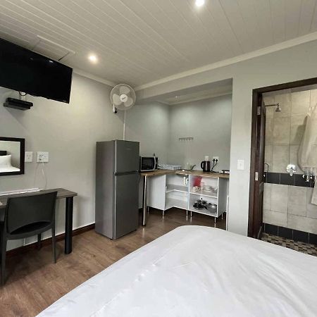 Halleria Self Catering Вайт-Рівер Екстер'єр фото